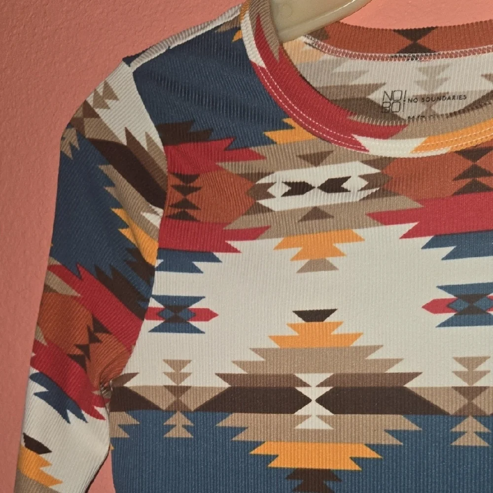 Geometric Patterned Long Sleeve Top - Picture 3 of 3